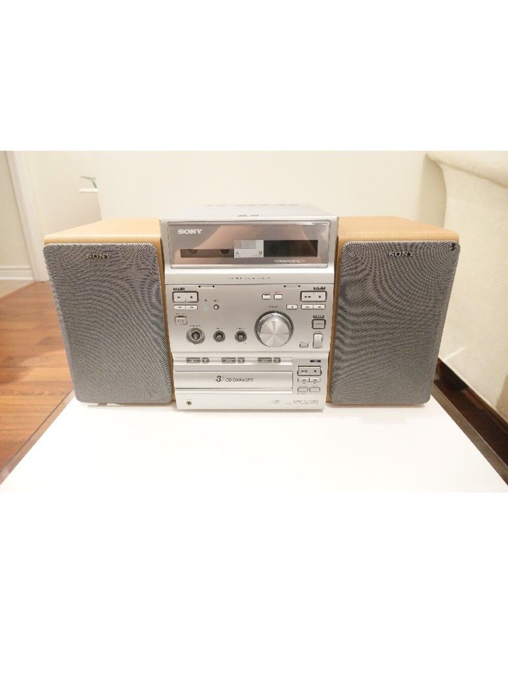 Sony CMT-CP300 - AM/FM 3 CD Changer Dual Cassette Micro HiFi Component System
